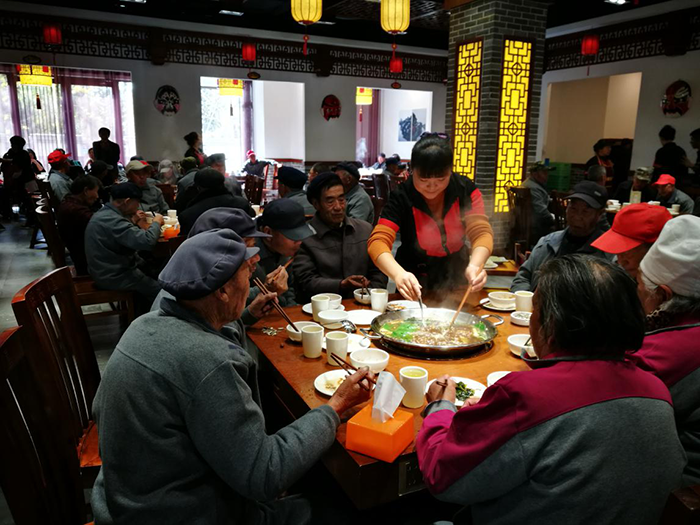 公司開展“百善孝為先，公益火鍋宴”慶祝重陽佳節(jié)