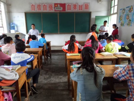 天水廣播電視臺攜手甘肅建投地產(chǎn) 點(diǎn)燃天水萬名貧困兒童繽紛的夢想