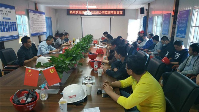 “觀摩學(xué)習(xí)找差距，交流經(jīng)驗(yàn)促提高”