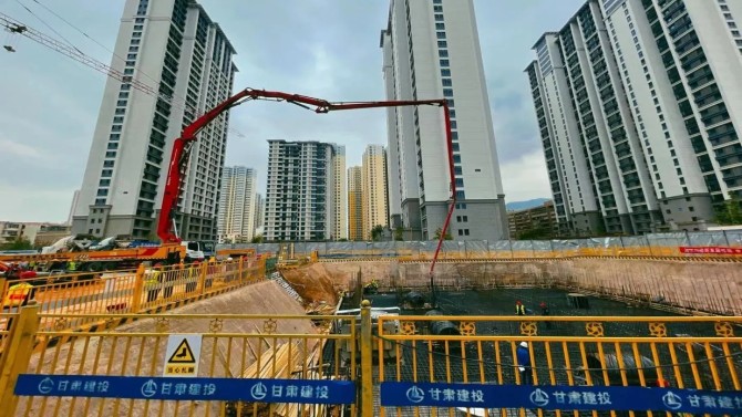 【“三抓三促”在行動】甘肅建投地產·金悅府項目四期 9#樓進行筏板砼澆筑